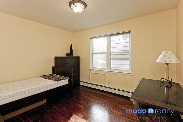 Rented by Moda Realty | media 37