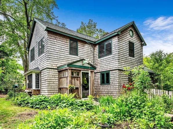 6 Forest Grove Ave, Norfolk, MA 02056