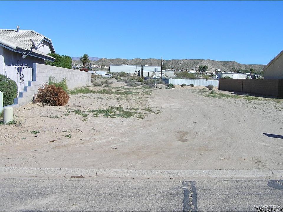 1st image of 2940 Country Club Dr