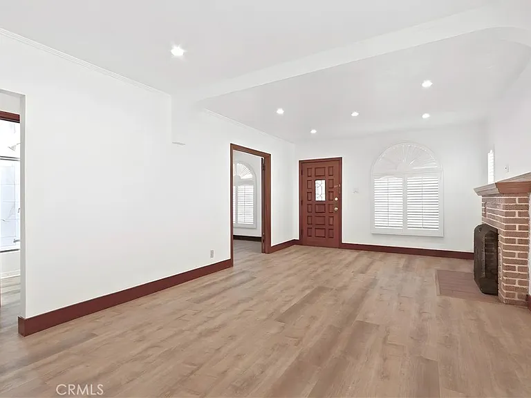 236 W Arbor Vitae St — Photo 8