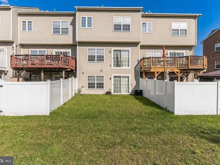 5065 Ottawa Park Pl — Photo 2