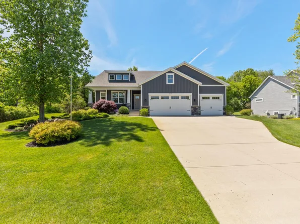 9579 Arrowcrest Dr NE, Rockford, MI 49341