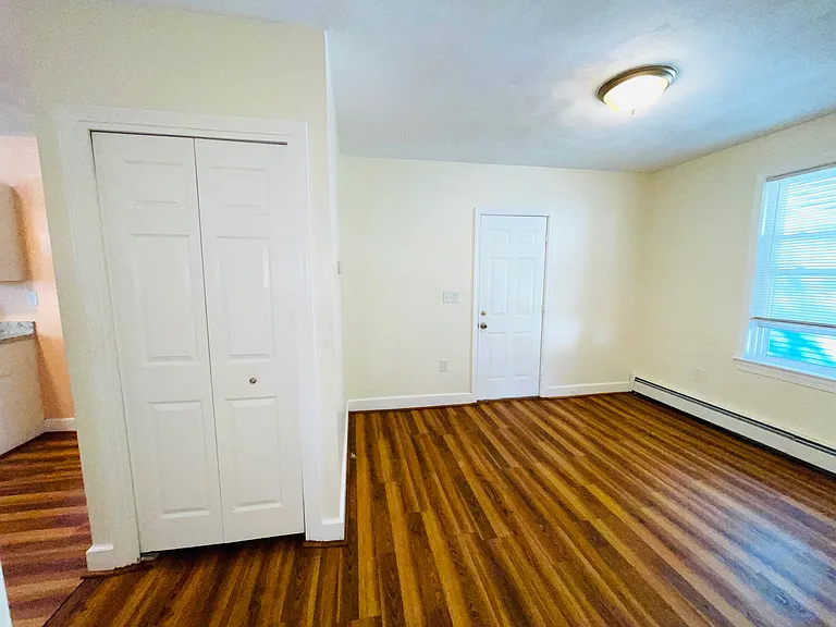 137 W Selden St #1 — Photo 6
