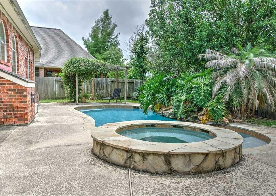 1st image of 2704 Sunshade Ct