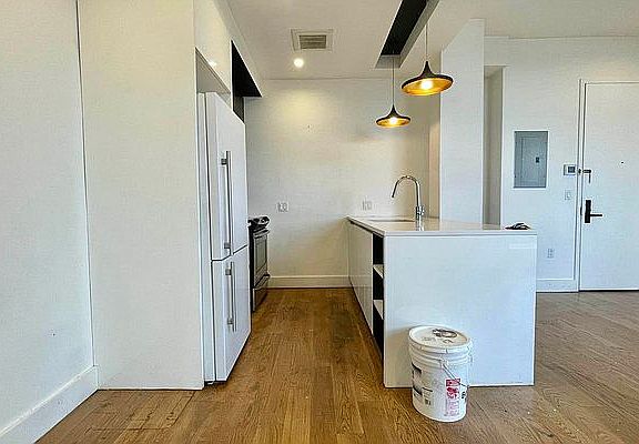 4th image of 530 Midwood St APT 6C