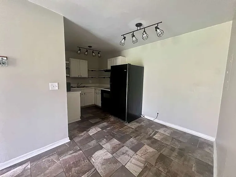 2400 Light Rd — Photo 3