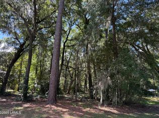 1 Tiller Island Dr, Beaufort, SC 29907