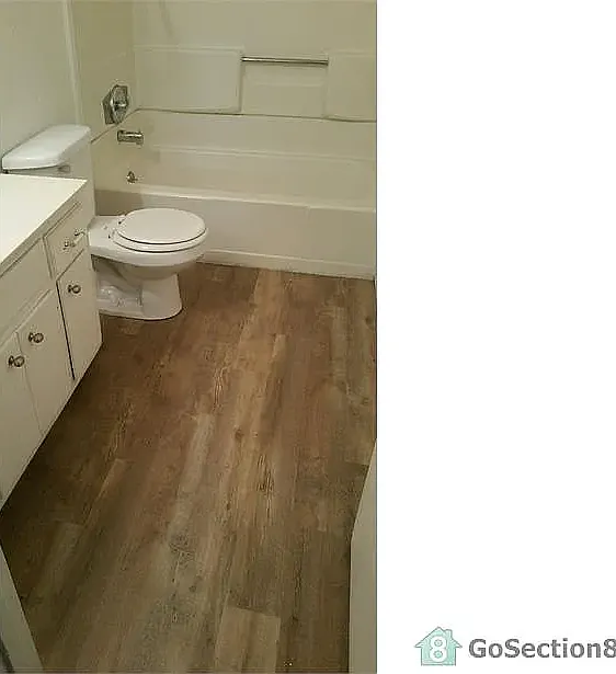 1042 N Irvington Ave — Photo 3