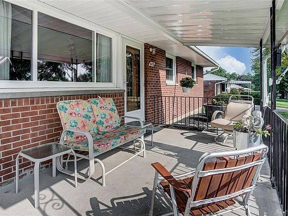 3rd image of 685 Granville Pl
