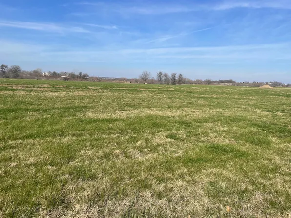 9 County Road 468, Elgin, TX 78621