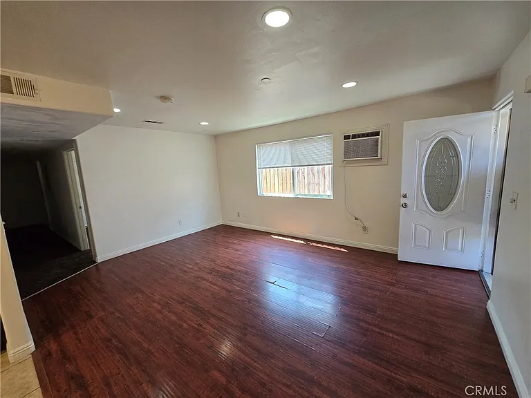 10218 S San Pedro St — Photo 2