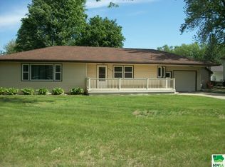 115 W 6th St, Aurelia, IA 51005