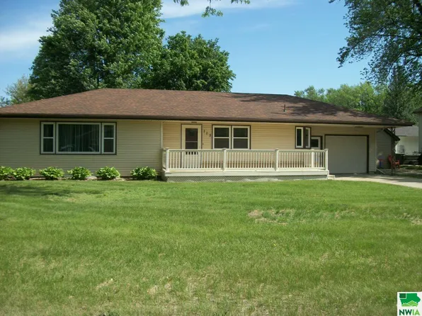 115 W 6th St, Aurelia, IA 51005