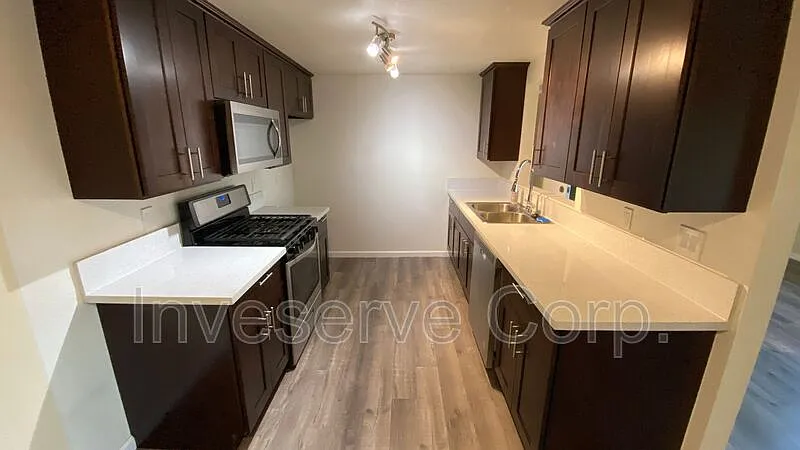 2 bed, 2.0 bath, 1000 sqft, $2,350 — Photo 2