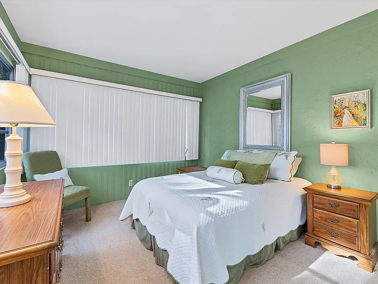 521 Beach Park Blvd — Photo 28