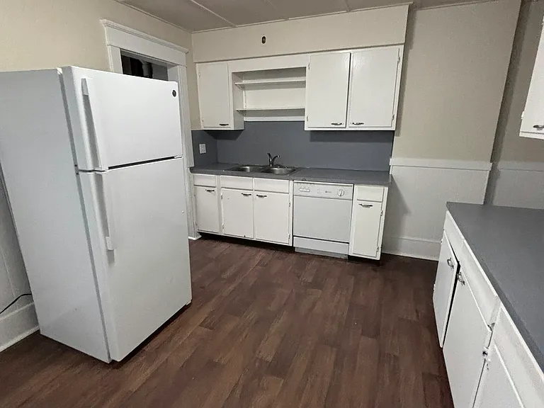 365 N Maple Ave — Photo 16