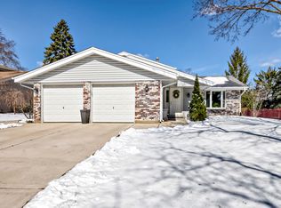 205 Cambridge Ln, Bloomingdale, IL 60108