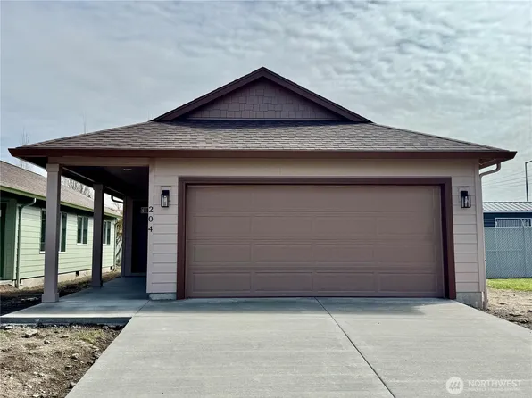 204 Douglas Street, Longview, WA 98632