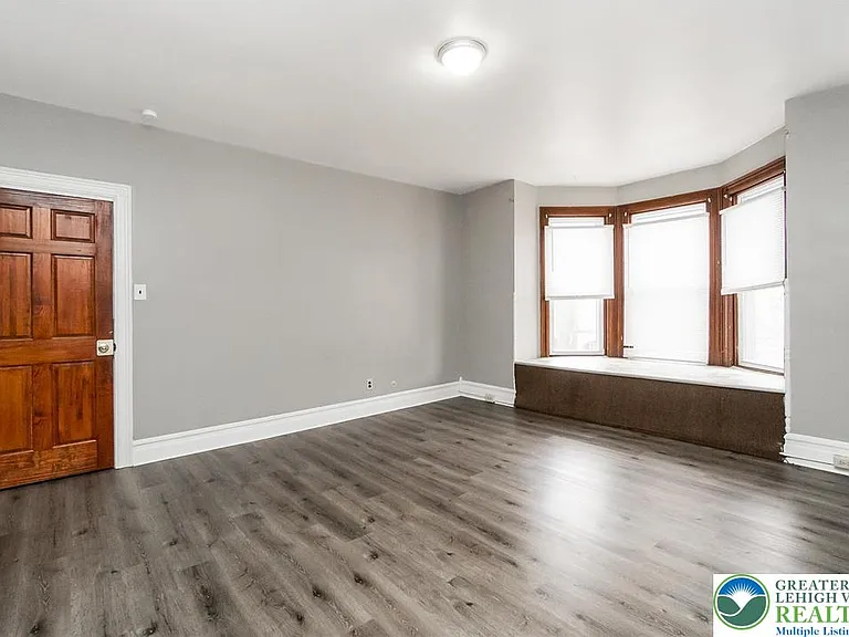164 W Main St #HOUSE — Photo 11
