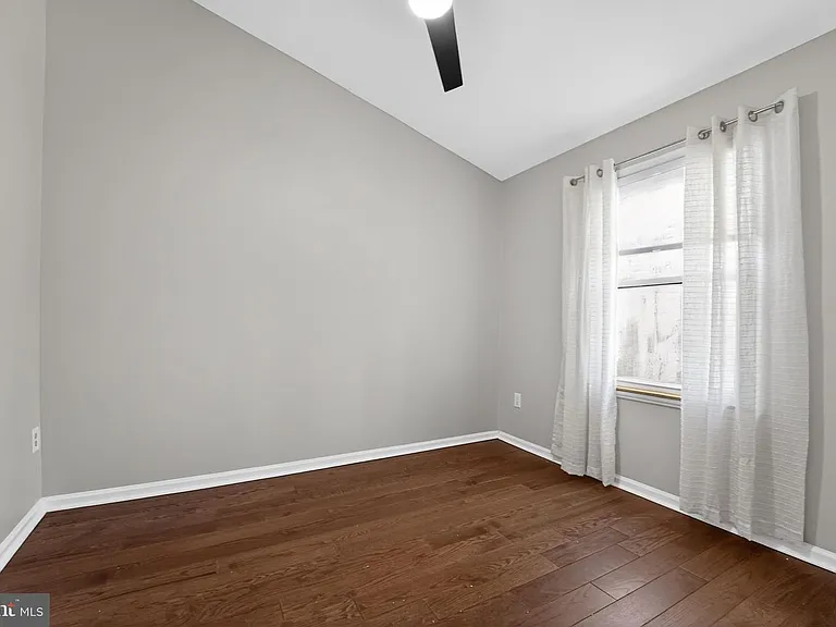 708 Suffield Dr — Photo 6