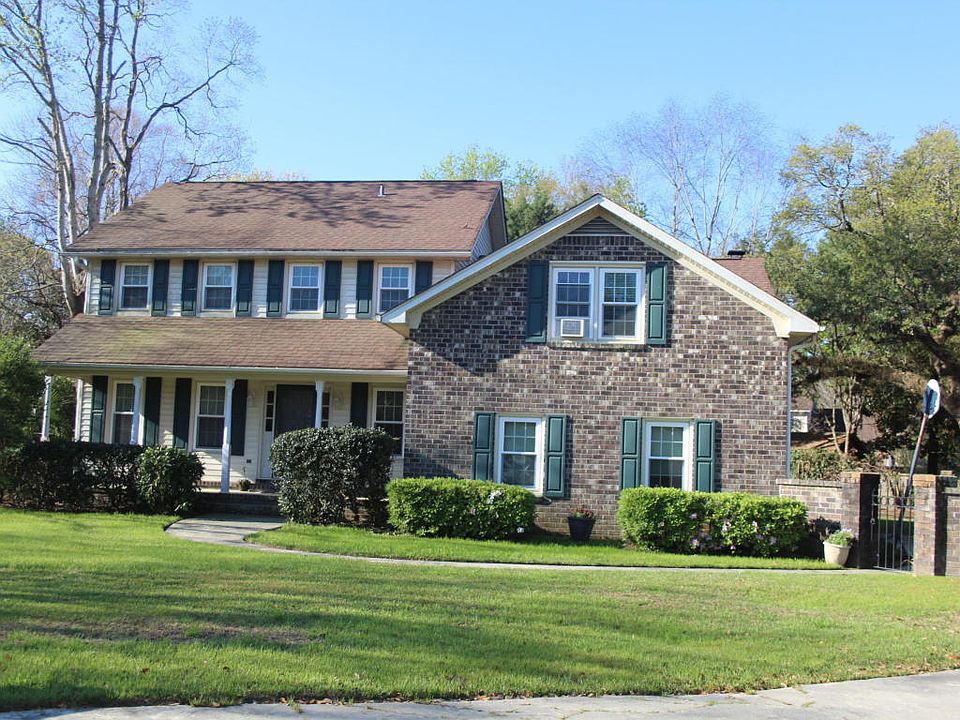 2nd image of 4 Portsmouth Cir