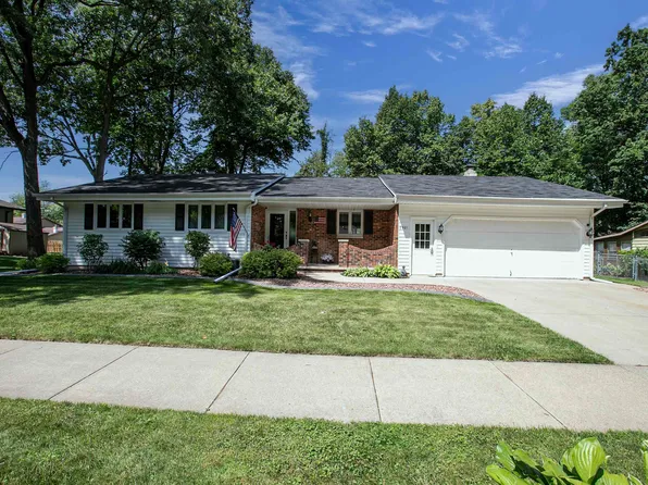 2901 S Carpenter St, Appleton, WI 54915
