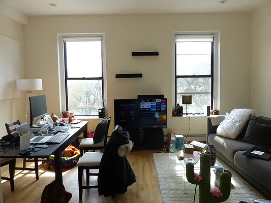 Rented by Immac Realty | media 30