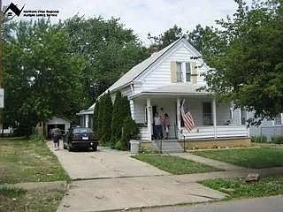 3702 E 61st St photo 1