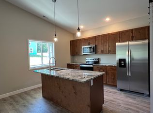 65 Hilltop Rd, Eldon, MO 65026