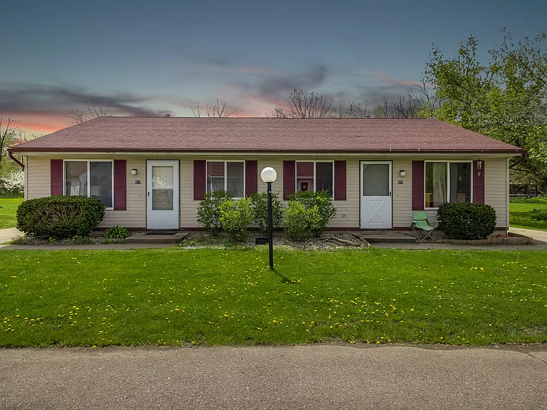 425 Meadow View St — Photo 17