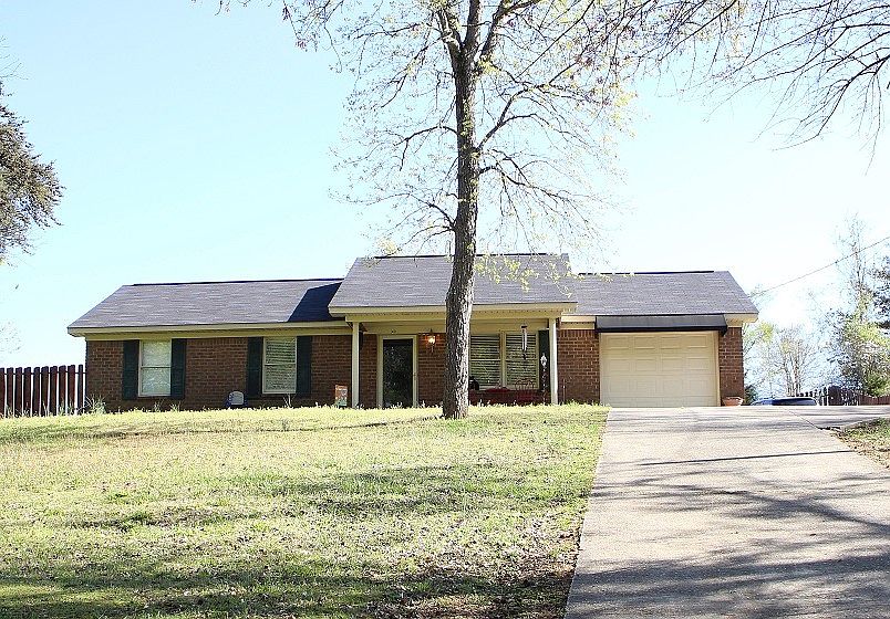 1st image of 300 Beechwood Dr