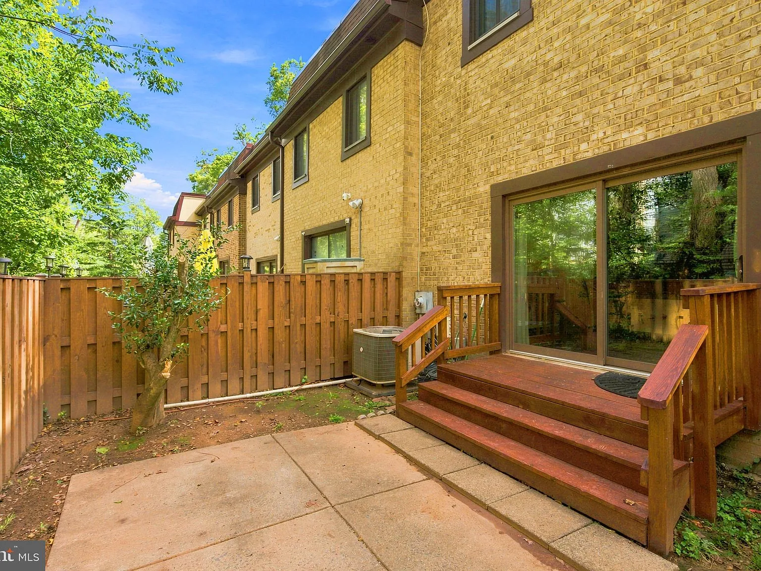 Treebrooke Condo — Photo 2