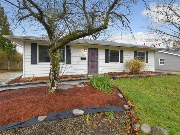 383 Karen Dr, Chardon, OH 44024