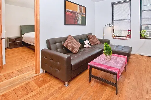 Sold by Triplemint | media 4