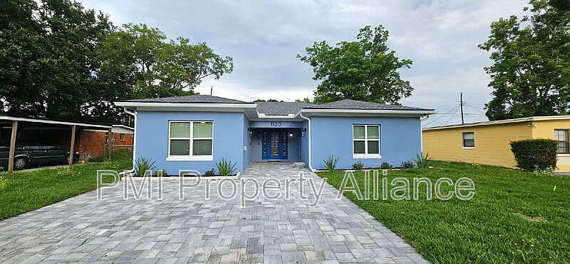 3 bed, 3.0 bath, 1300 sqft, $2,345 — Photo 2