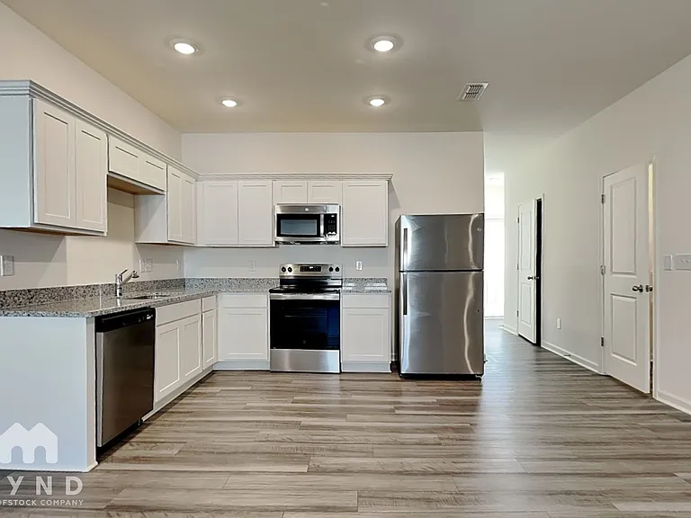3040 Fulong Dr — Photo 9