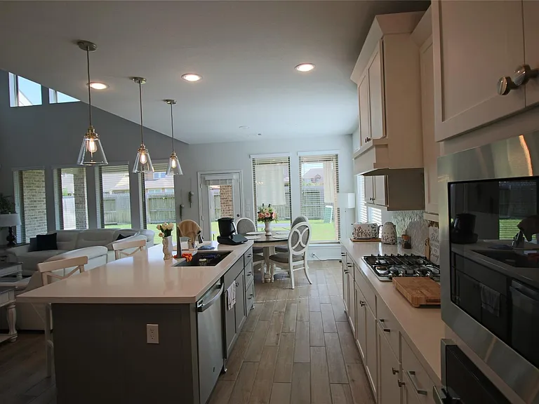 24727 Tanoureen Dr — Photo 13