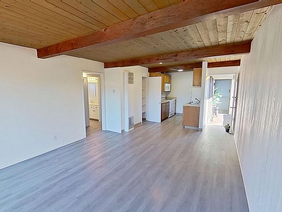 3rd image of 2037 Oak Ave #C