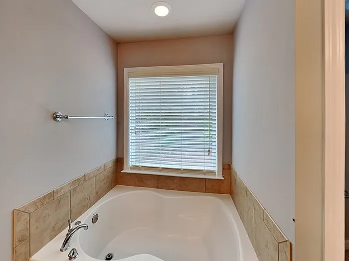 755 Earlham Dr — Photo 11