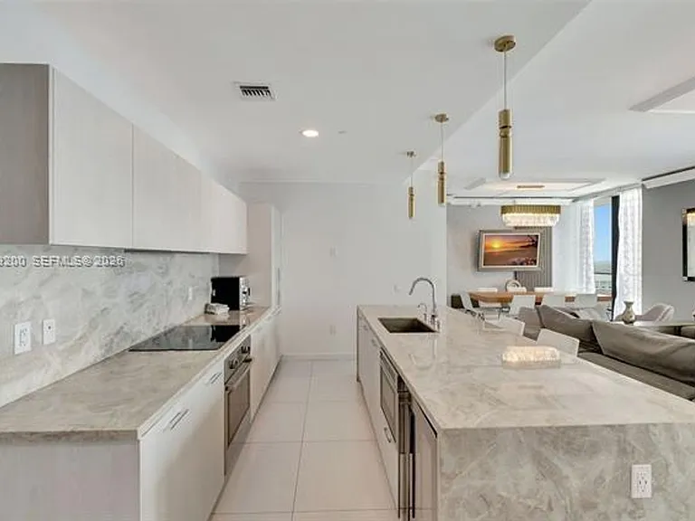 501 NE 31st St #Penthouse 4302 — Photo 2