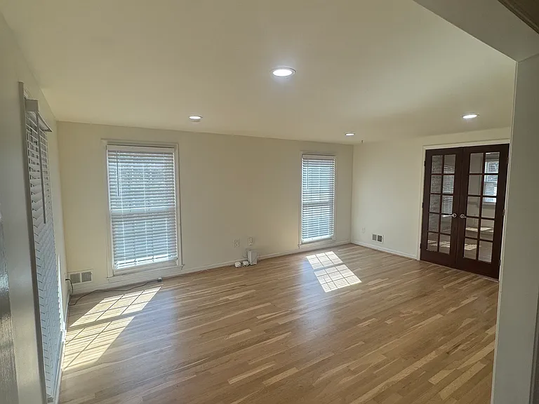 19100 Annapolis Way — Photo 3