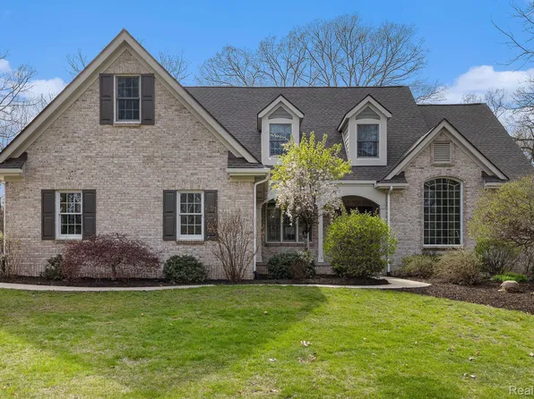 9080 Moonlight Bay, Pinckney, MI 48169