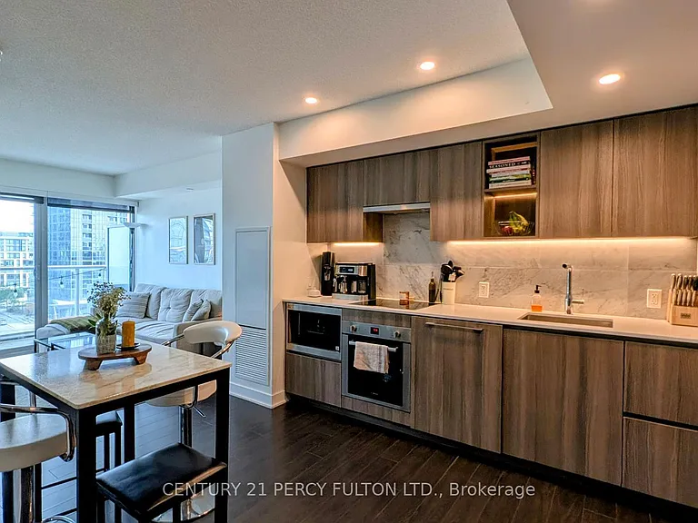 17 Bathurst St #808 — Photo 4