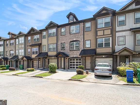 3rd image of 2809 Hillside Way