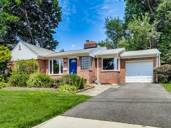 8617 Lynbrook Dr, Bethesda, MD 20814