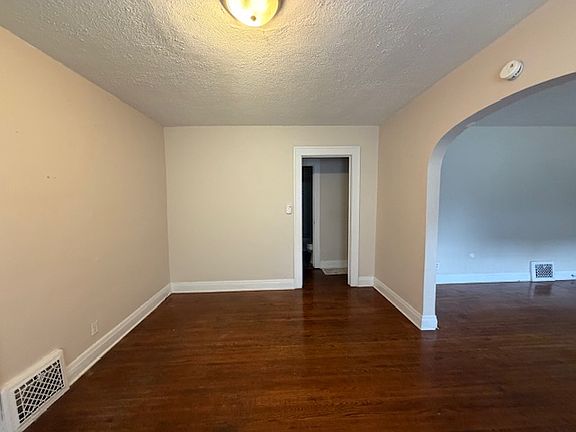 5th image of 1241 Bissell St