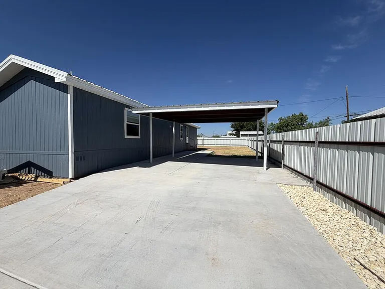 1302 Mobile St — Photo 2