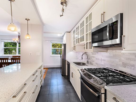 5th image of 175 Willoughby St APT 2H