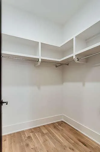 4 bed, 3233 sqft, $5,200 — Photo 4