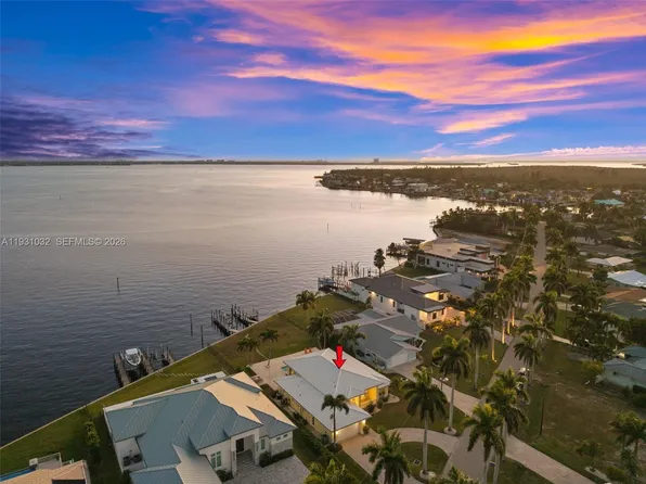 264 Bayshore Dr, Cape Coral, FL 33904